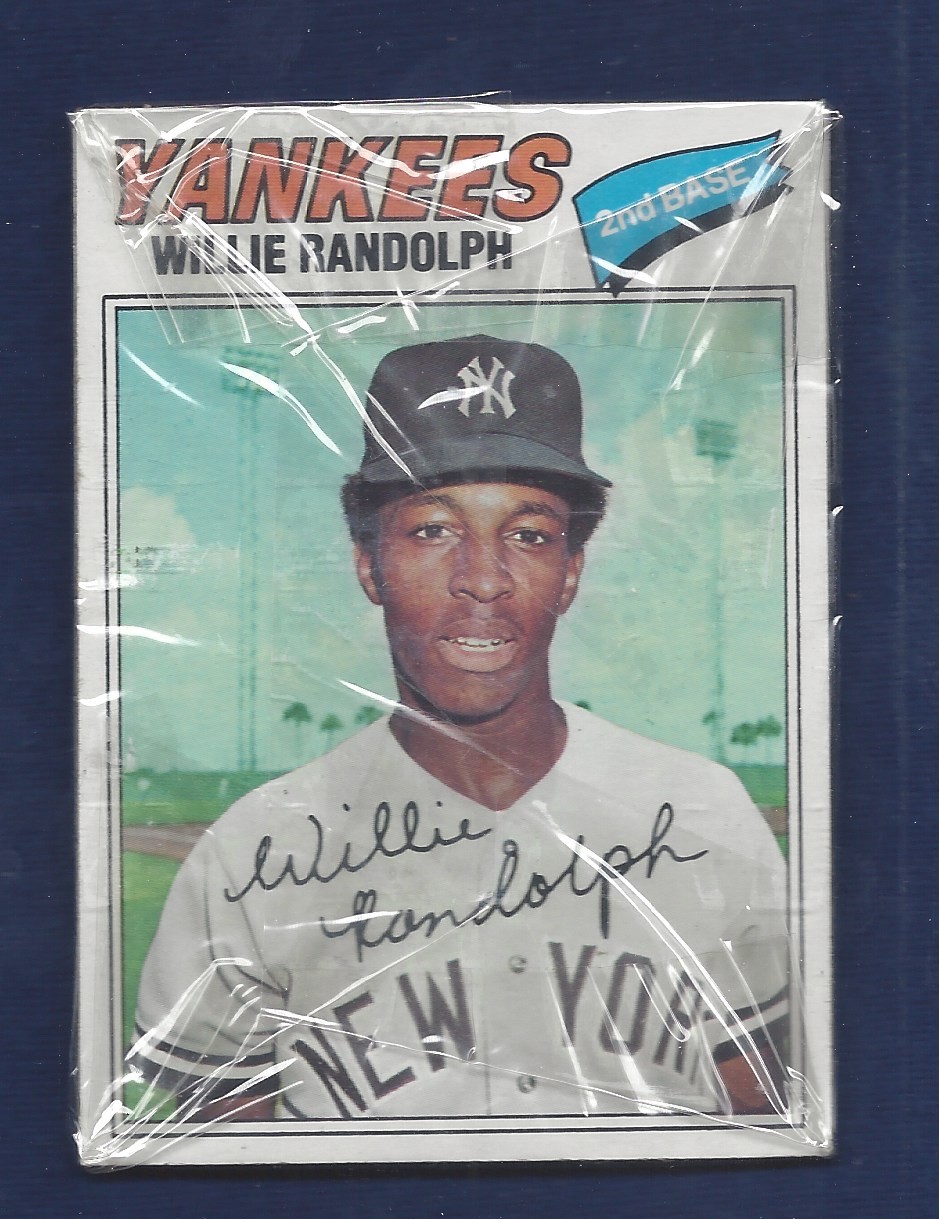 1977 TOPPS BURGER KING YANKEES SEALED CELLO WITH WILLIE RANDOLPH SHOWING Y795