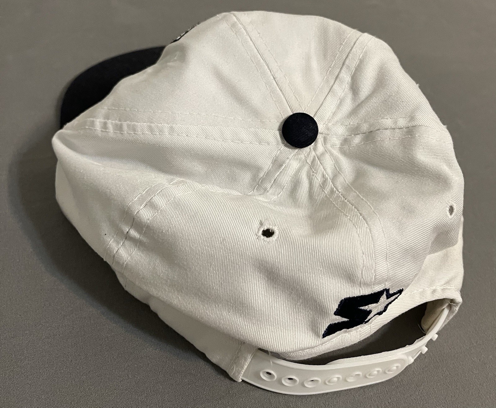 Vintage Starter Georgia Tech Yellow Jackets Snapback Hat White Black Buzz Mascot