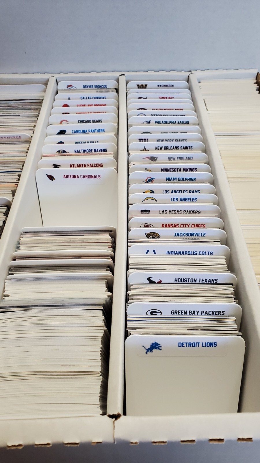 (32) Sports Card Dividers with 32 FREE NFL Teams Logos Labels