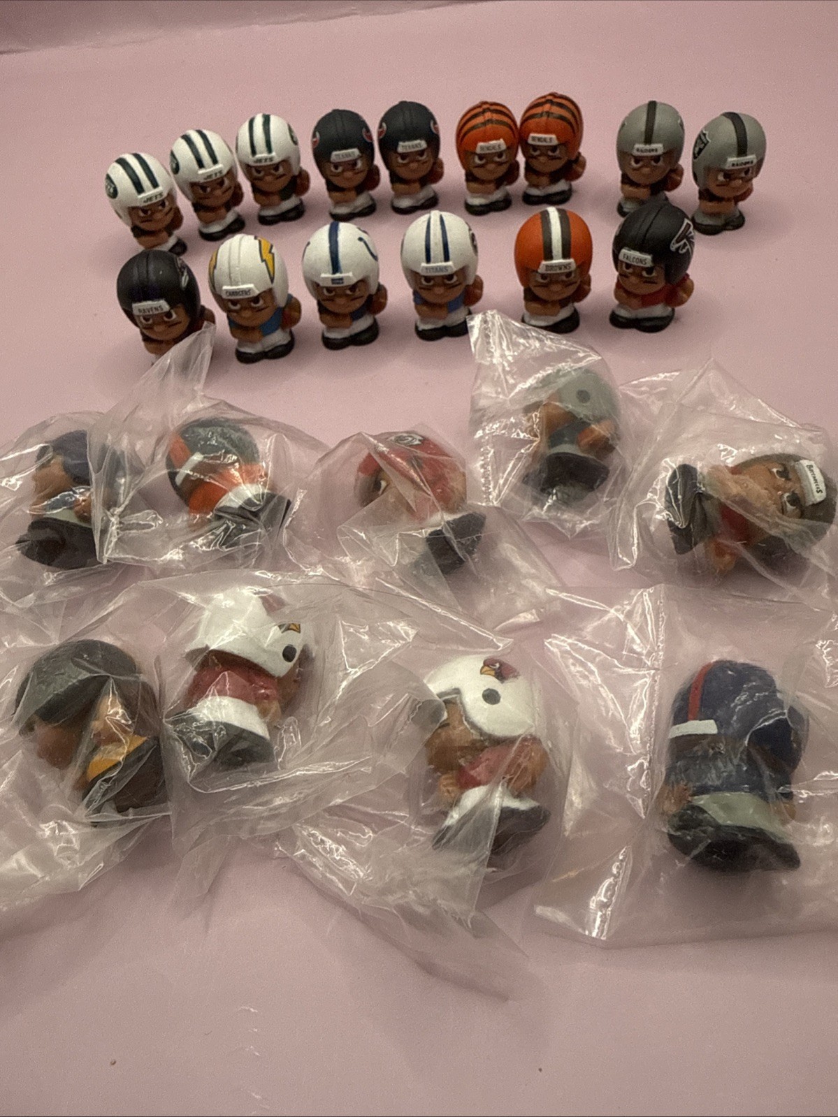 NFL Teeny Mates 25 Figure Lot. 9 NIP