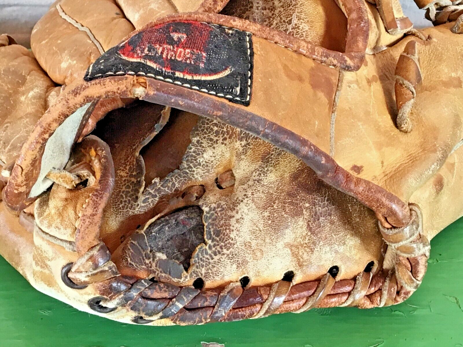 Vintage WARDS HAWTHORNE Leather Baseball Glove Professional Model Japan