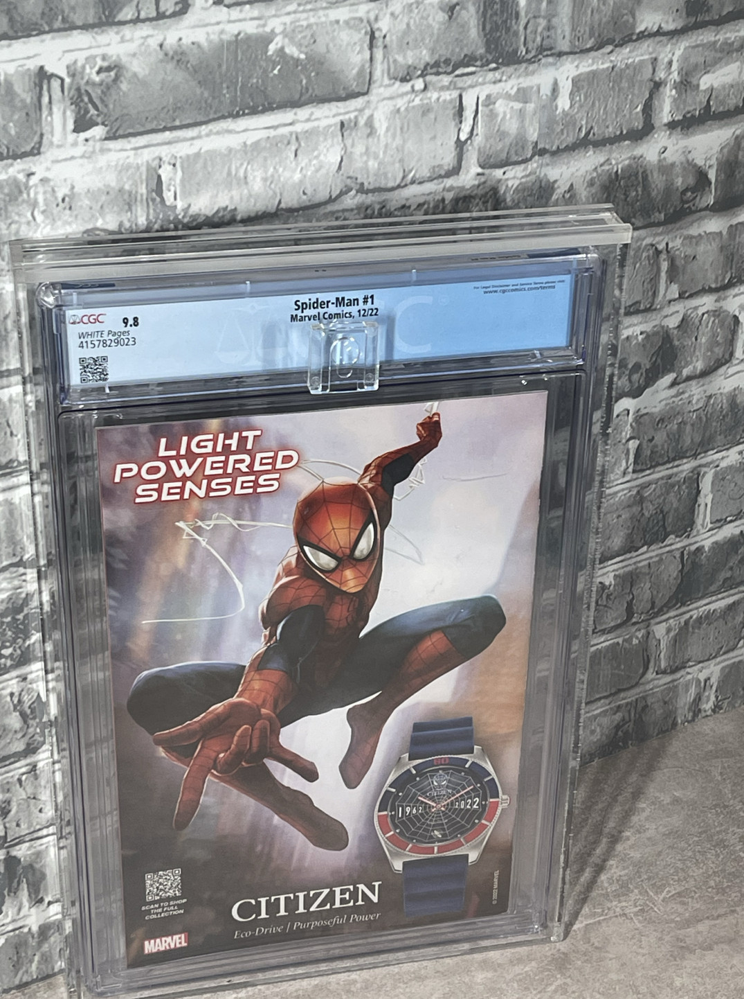 CRYSTAL CLEAR ACRYLIC CASE DISPLAY HOLDER FOR CGC COMICS- PROTECTS AND DISPLAYS!