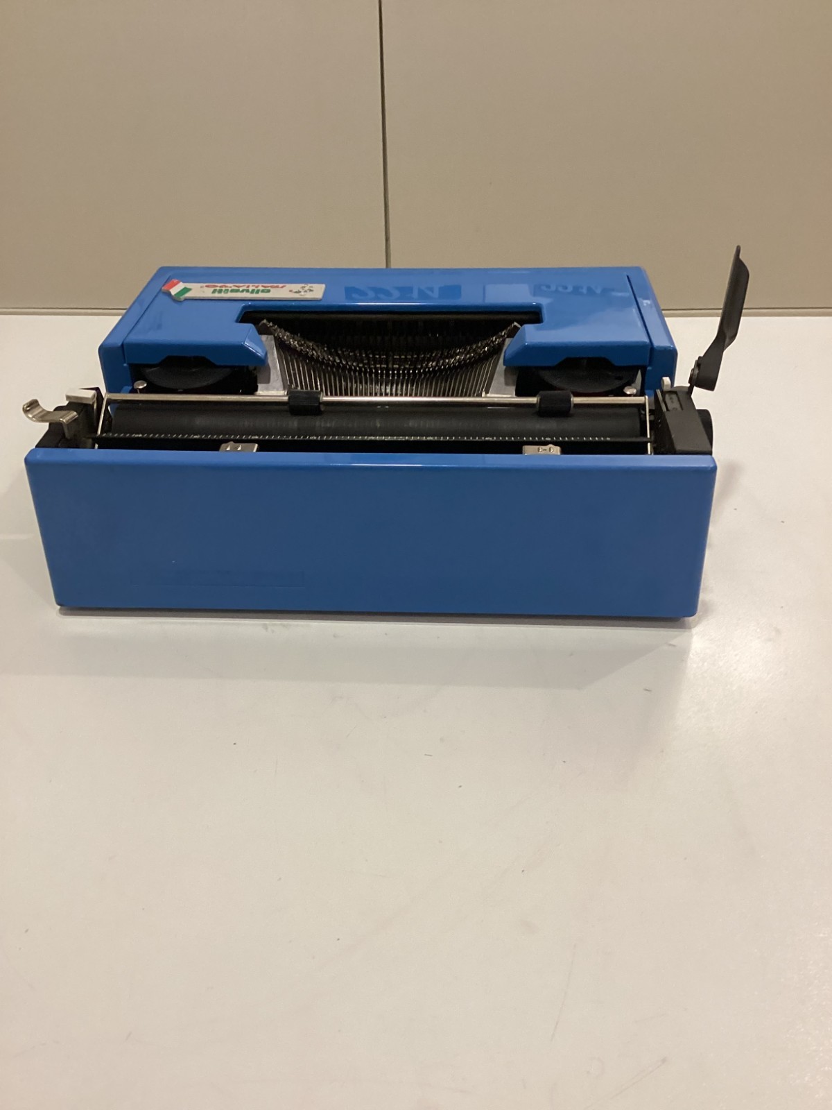 OLIVETTI ITALIA 90 TYPEWRITER SPECIAL EDITION FIFA WORLD CUP AZZURRO.PICA 10 CPI