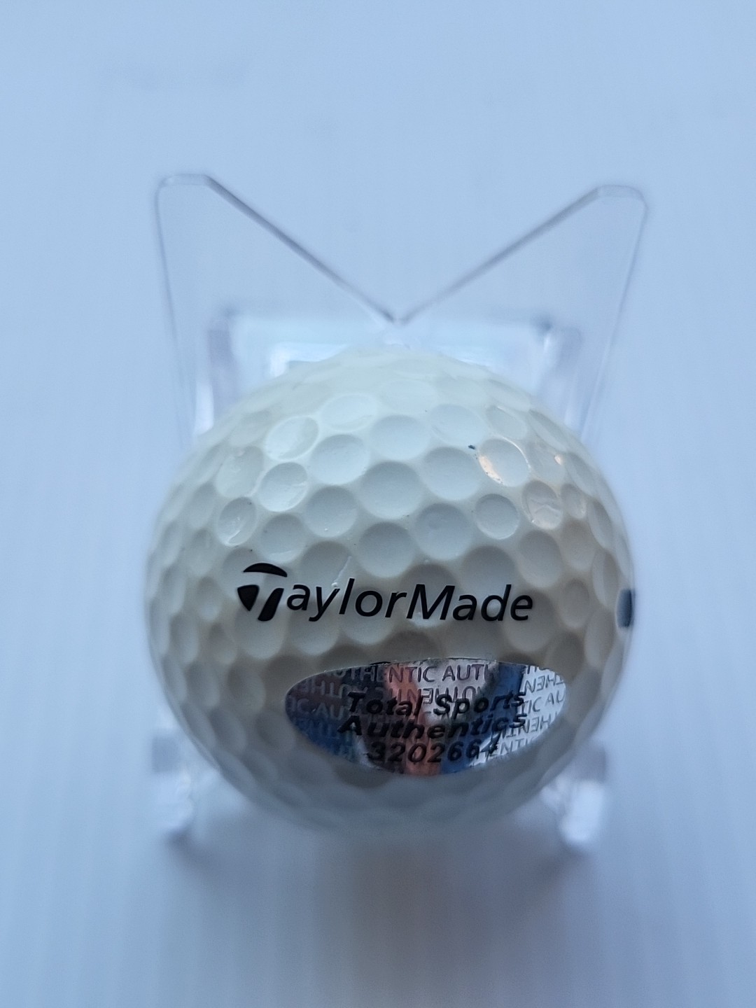 MICHAEL JORDAN Hand-Signed Autographed Golfball with COA and (Protective Case)