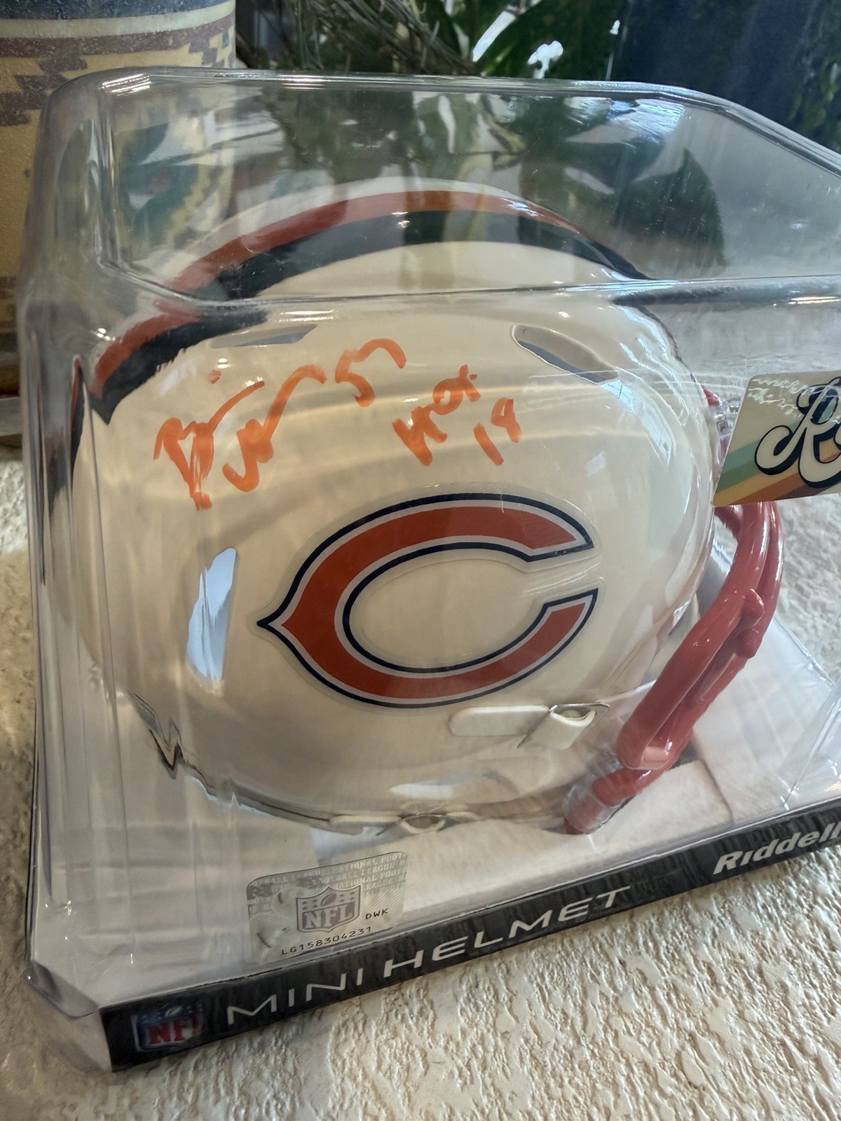 Brian Urlacher Signed Chicago Bears Retro Mini Helmet Inscribed “HOF 18” BAS