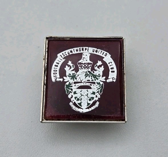 SCUNTHORPE UNITED VINTAGE PIN BADGE