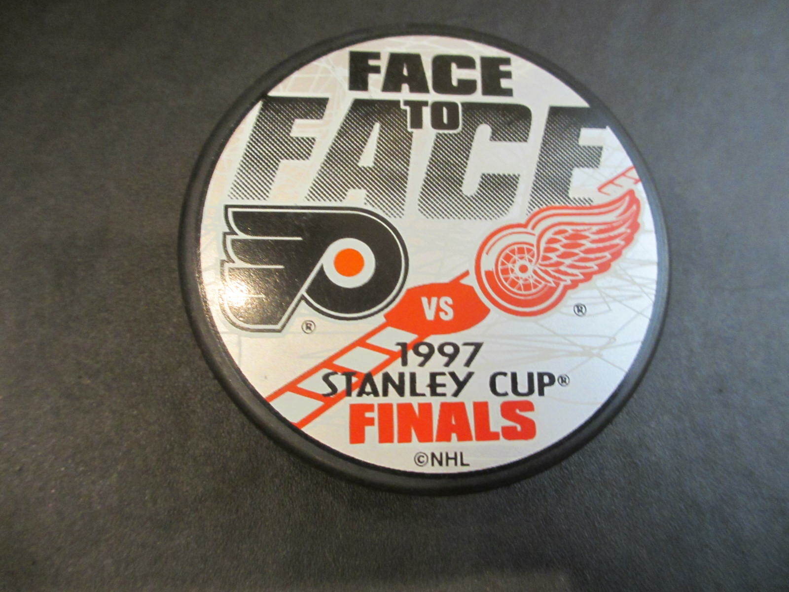 1997 STANLEY CUP FINALS FACE TO FACE FLYERS VS RED WINGS VINTAGE PUCK