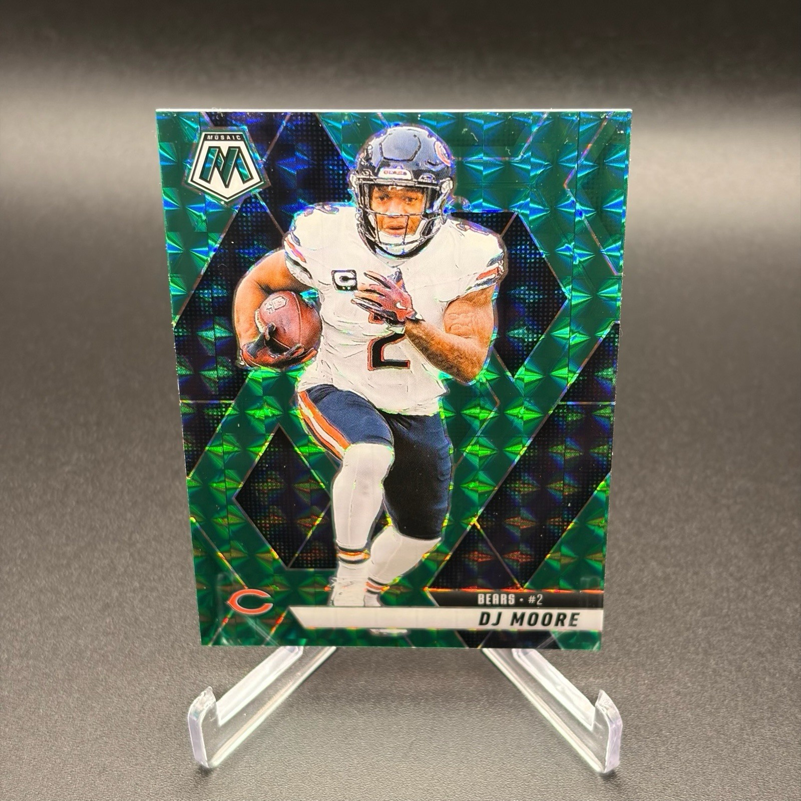 2025 Panini Mosaic GREEN MOSAIC DJ Moore #180 – Chicago Bears 7.26