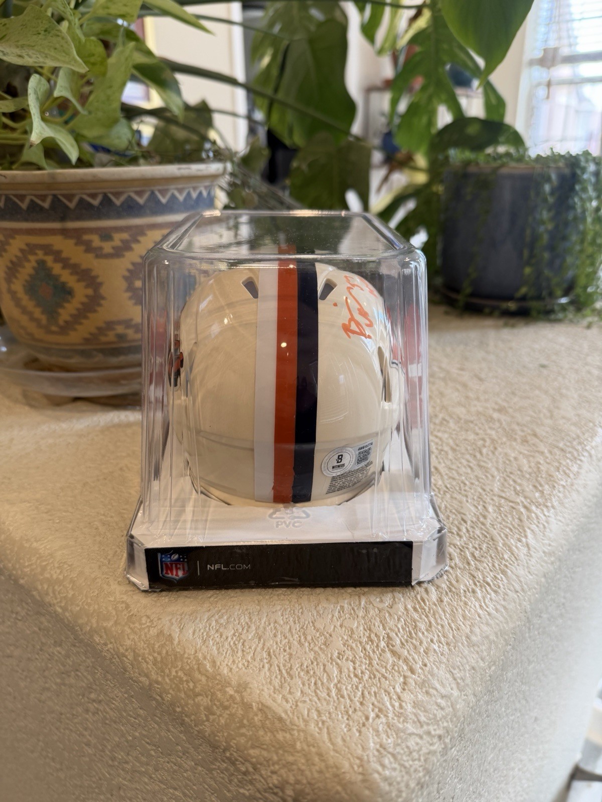 Brian Urlacher Signed Chicago Bears Retro Mini Helmet Inscribed “HOF 18” BAS
