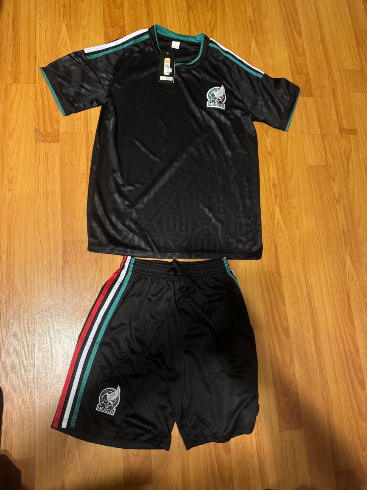 Seleccion Mexicana World Cup Jersey and Shorts 2026. Playera y Shorts de Mexico.