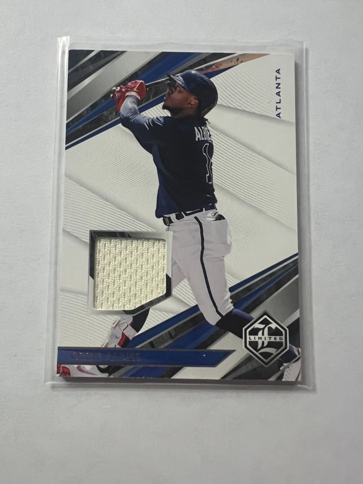2022 Panini Chronicles Limited Swatches Ozzie Albies LS-OZ Atlanta Braves