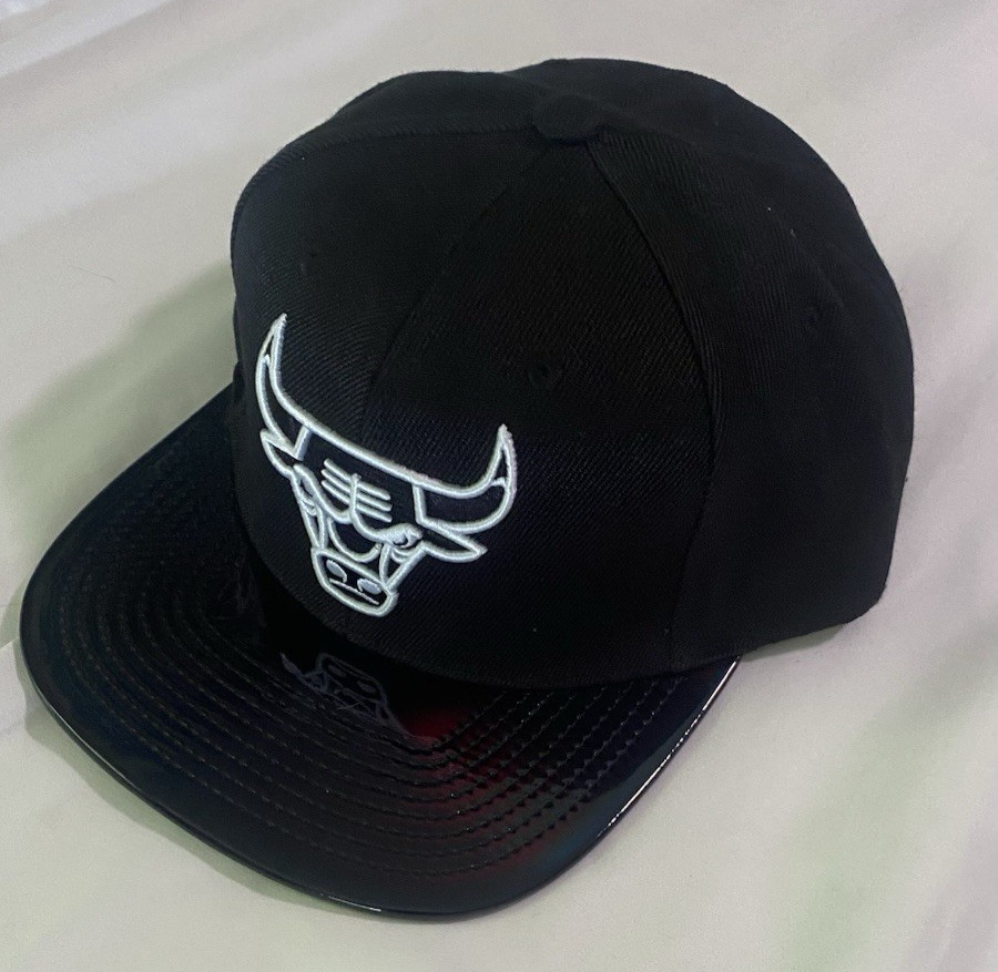 Mitchell & Ness O.G. Snapback Chicago Bulls Ball Cap Blk/Wht Hard Bill