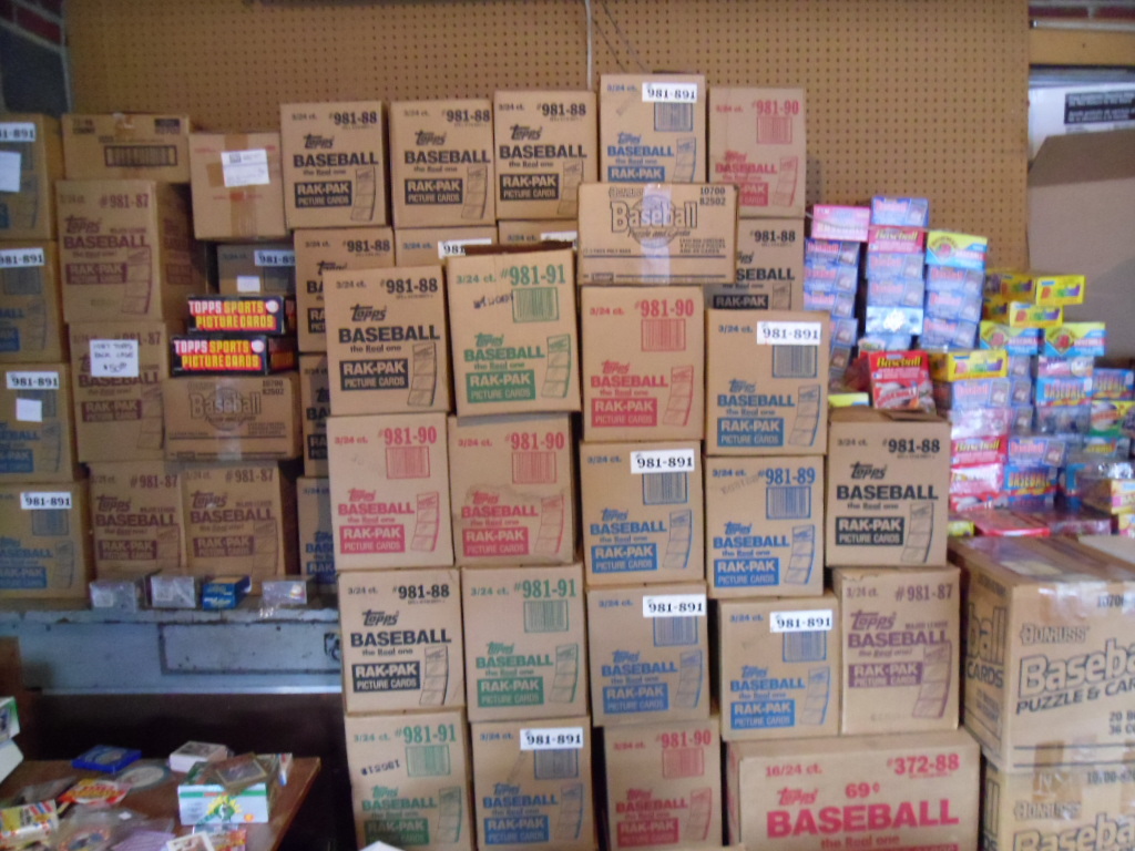 Gigantic Estate Sale Of Old Baseball Card Packs Plus One FREE Mantle Card!
