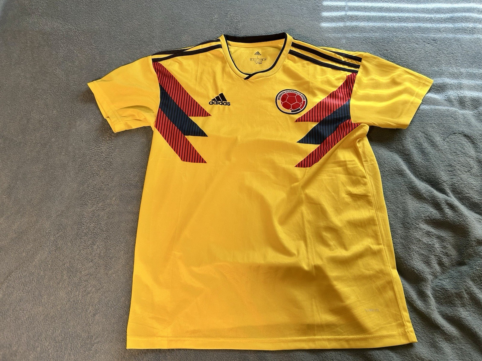 Colombia 2018 World Cup Jersey Size Large
