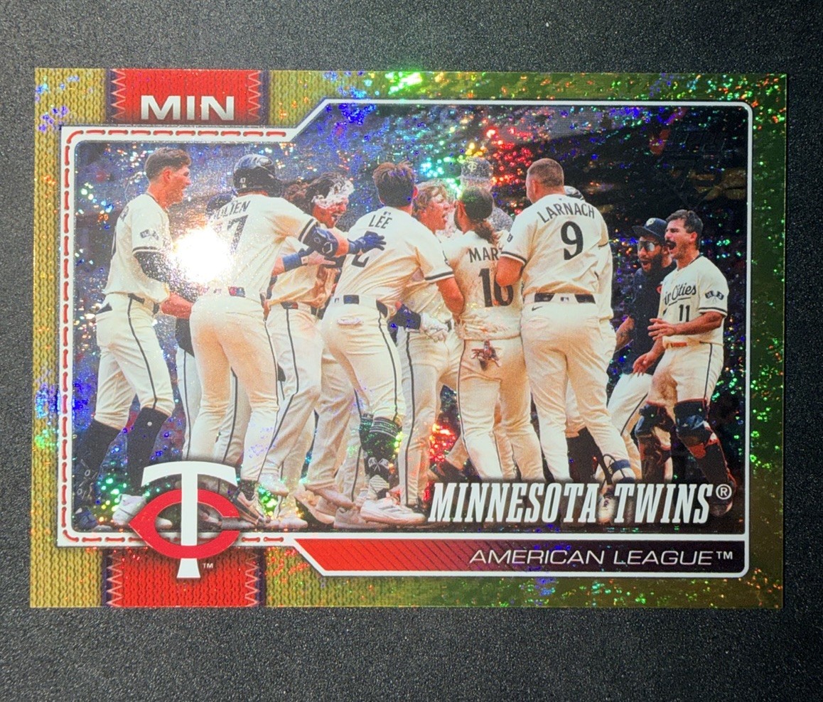2026 Topps Series 2 #491 Minnesota Twins Team Card Gold Glitter /50
