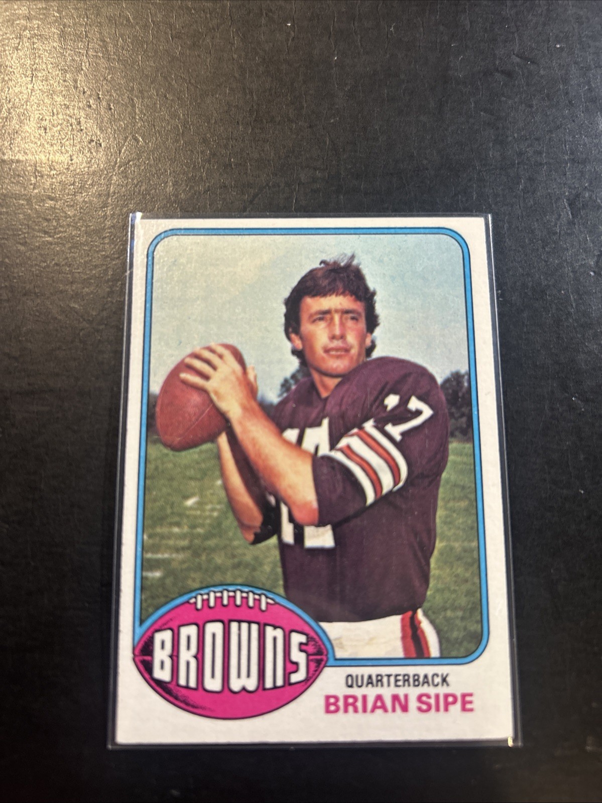 1976 Topps – Brian Sipe #516 (RC) Cleveland Browns ( Has A Crease)