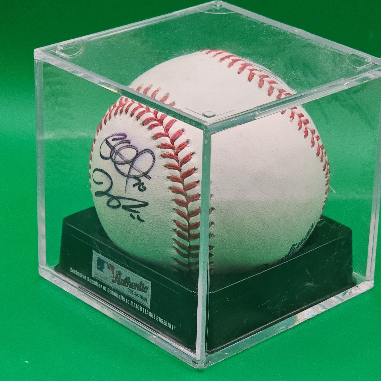 Autographed Baseball – Unknown Signature /s– Rawlings Game Ball – No COA