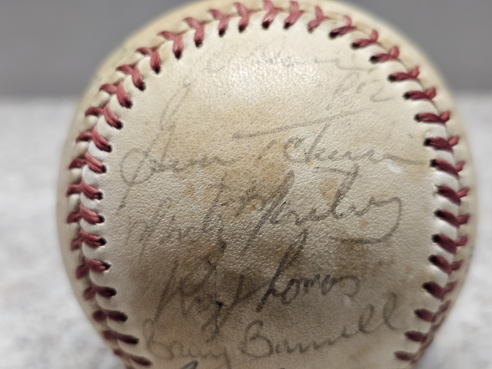 32 Autographed Rawlings MLB Baseball No COA