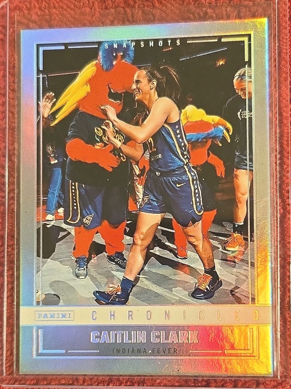 Caitlin Clark 2025 Panini Caitlin Clark Chronicled – Snapshots #92 Holo