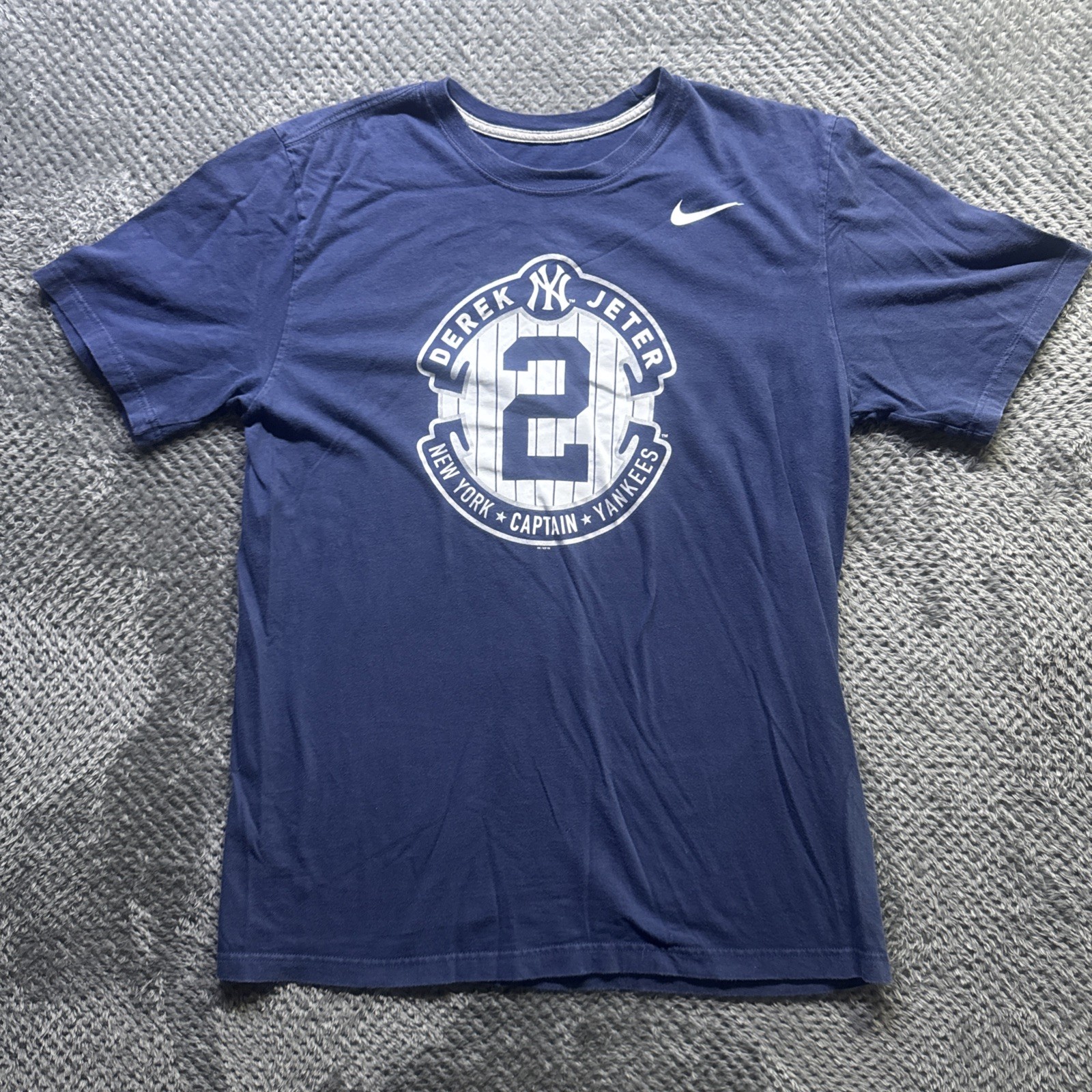 New York Yankees Nike Men’s Large Derek Jeter The Captain Tshirt 547
