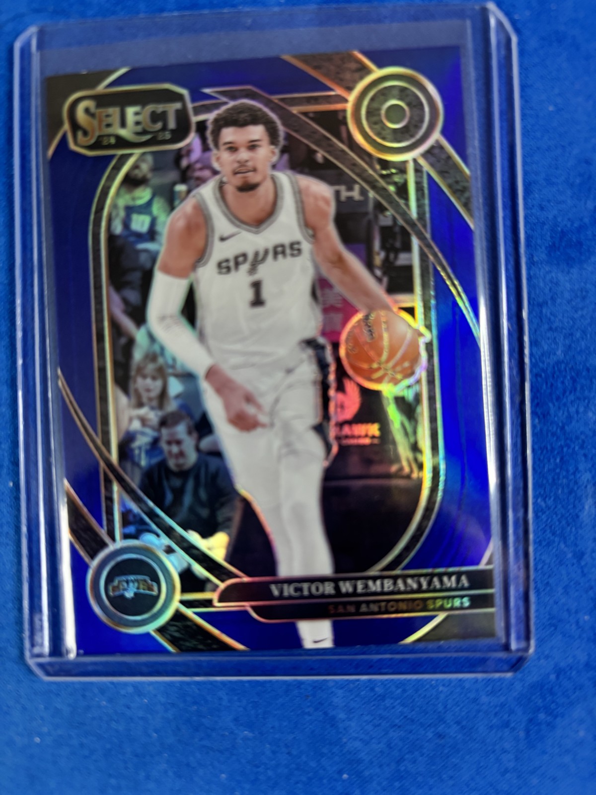 2024-25 Panini Select – Courtside Victor Wembanyama #229 Blue Prizm