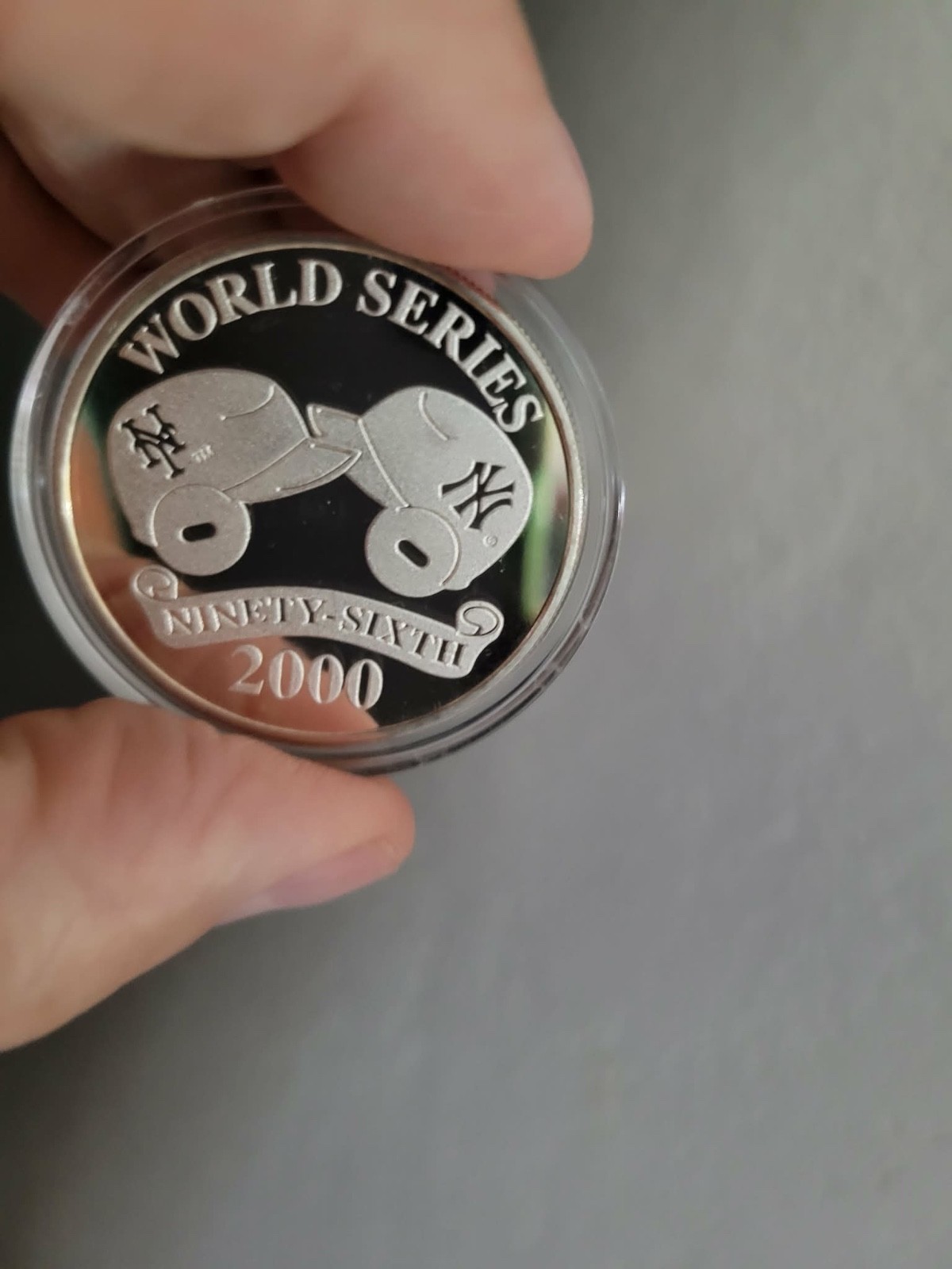 2000 Subway Series Yankees vs Mets 1 troy ounce .999 silver coin