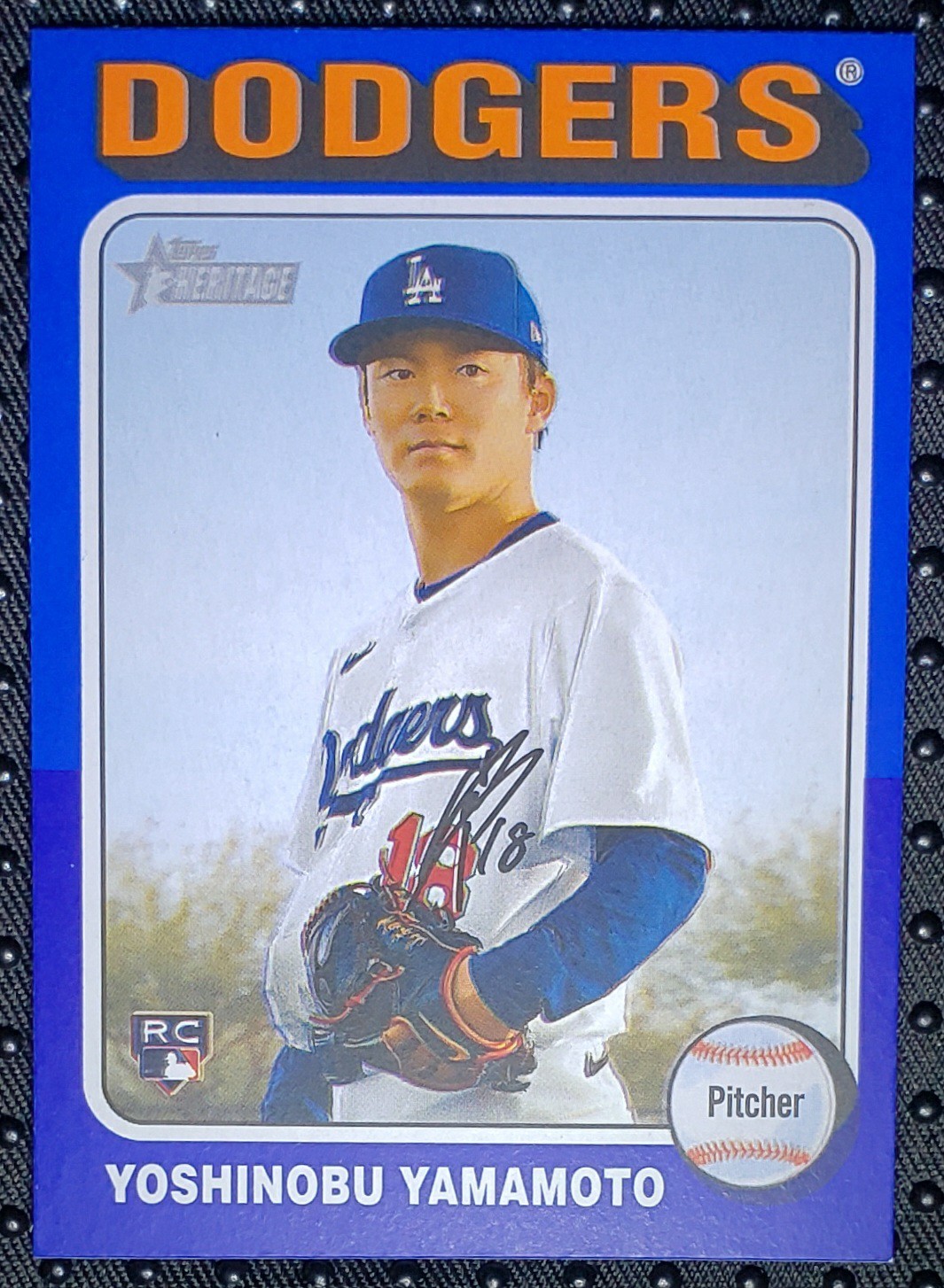 2024 Topps Heritage Dark Blue YOSHINOBU YAMAMOTO RC #553 Dodgers
