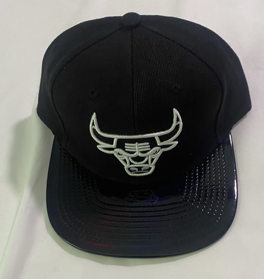 Mitchell & Ness O.G. Snapback Chicago Bulls Ball Cap Blk/Wht Hard Bill