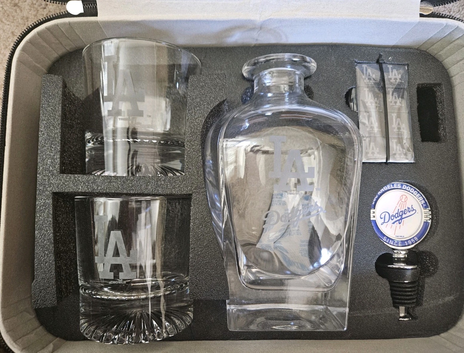 LA Dodgers Whiskey Set 2 LA Glasses, LA Decanter, Ice Cubes “As Is”