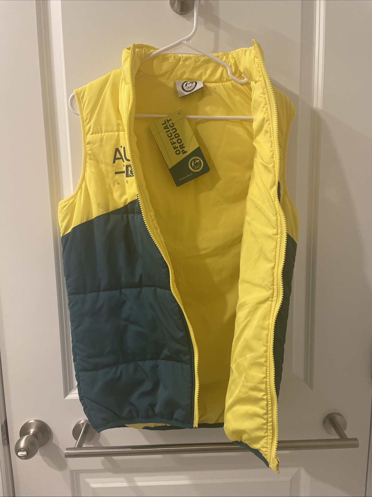 NEW Team Australia Olympic Team AOC Golf Supporter puffer Vest Mens Medium NWT