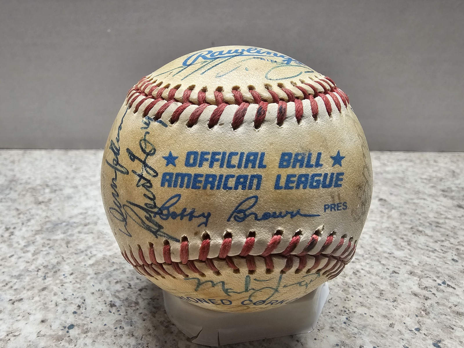 32 Autographed Rawlings MLB Baseball No COA