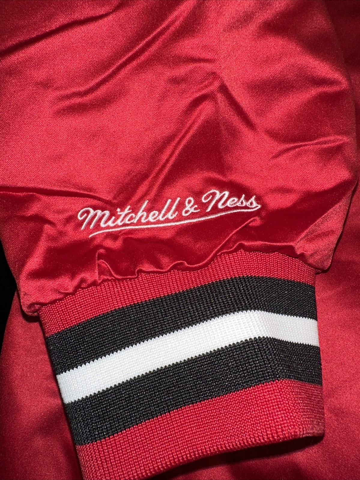 NWT Mitchell & Ness NBA Chicago Bulls Scarlet/X-Large Lightweight Satin Jacket