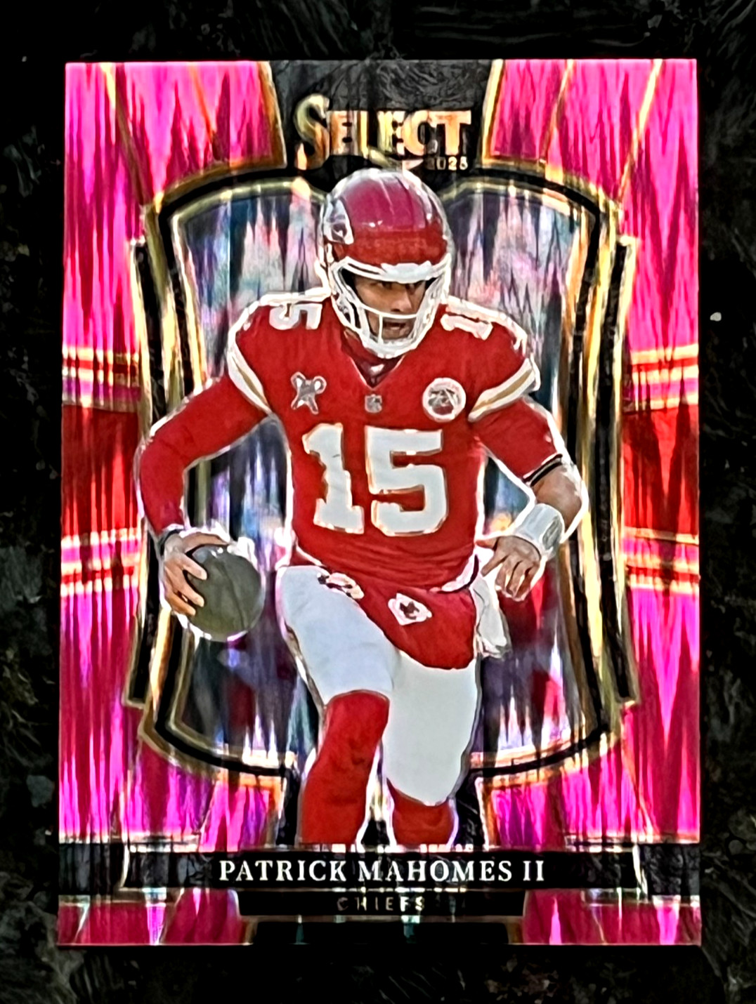 Patrick Mahomes II 2025 Panini Select Pink Shock Prizm Kansas City Chiefs #107